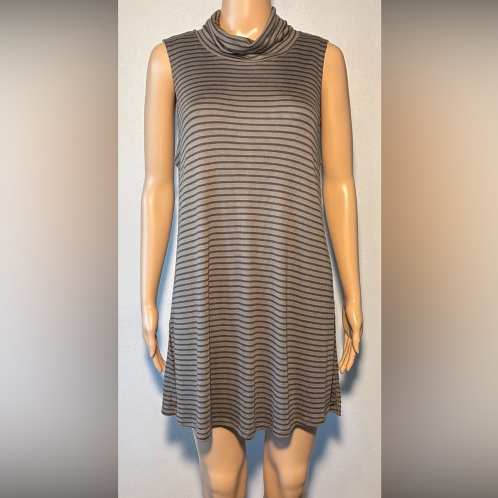 NWT Cupio Women's Blouse Size XL Striped Pullover Turtleneck Sleeveless Tunic